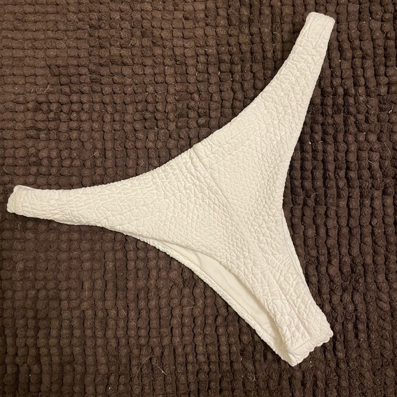 PAWUII White Textured Bikini Set - Picture 3 of 10